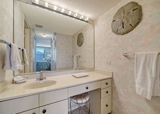 Powder room/ primary