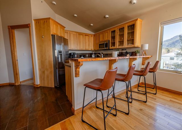 Bayview Heights Unit D 4