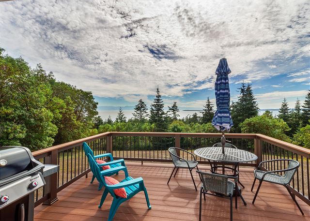 Relax and bbq on this newly constructed deck. 