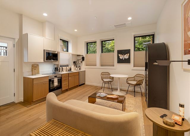 Ground floor unit, newly built and easy access from the free street parking. 