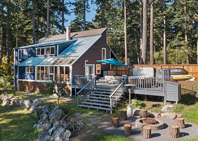 Hawthorn Hideaway located on the south end of San Juan Island. 
** Kayaks not for guest use
