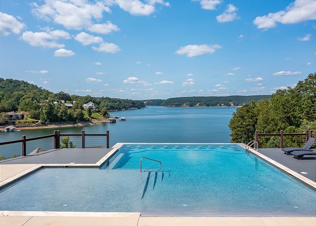 Mallard Pointe 100 - Luxury condo- conveniently located!