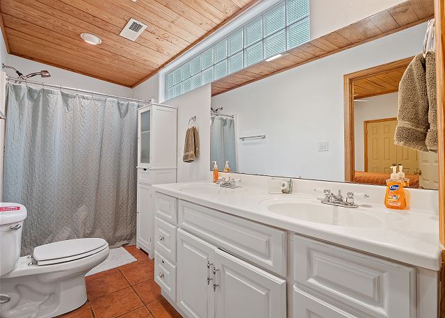 Wonderland Cabin photo 15