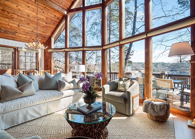 Chalet on Smith Lake