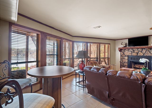 Chalet on Smith Lake photo 9