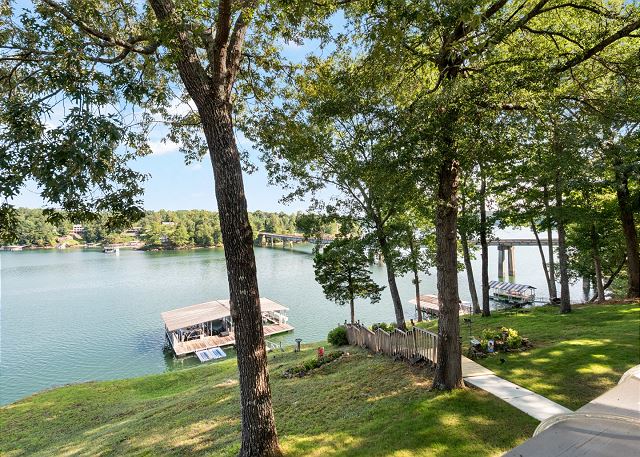Baileys on the Rocks – Smith Lake vacation rental