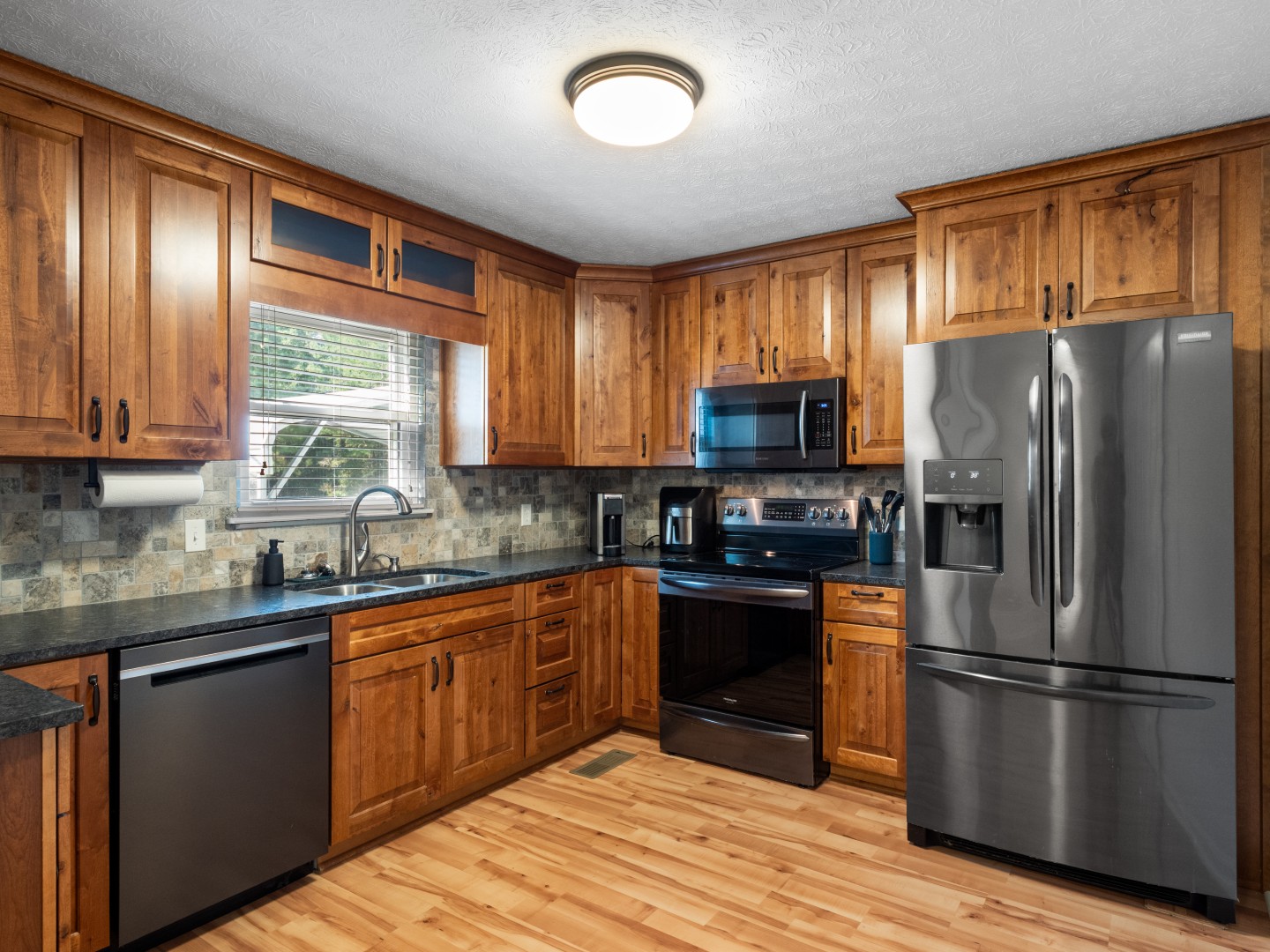 Baileys on the Rocks – Smith Lake vacation rental photo