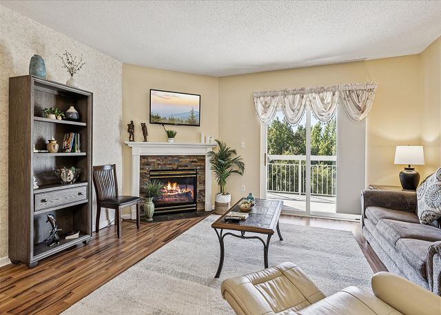 Spacious Living Room with Gas Fireplace, Sleeper Sofa and SMART TV with Cable & WIFI throughout vacation rental