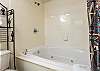 Full Bathroom, Towels Provided