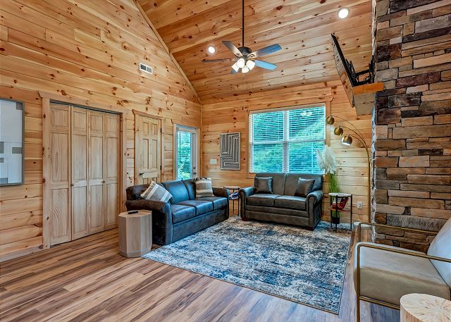 Dolly's Front Row Haven