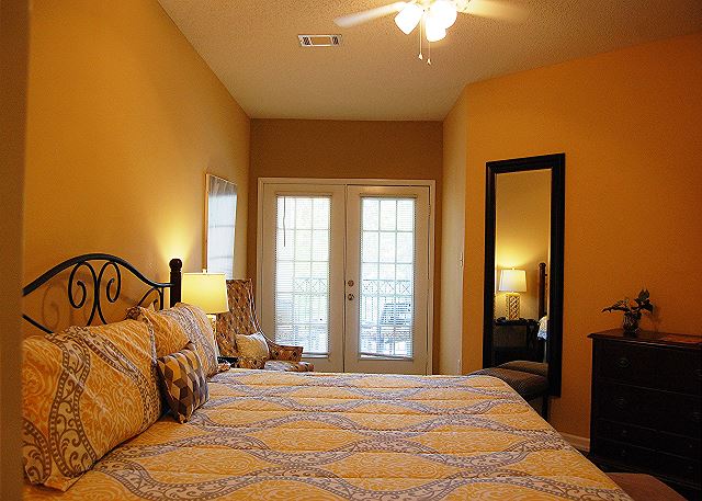 Master suite w. private balcony