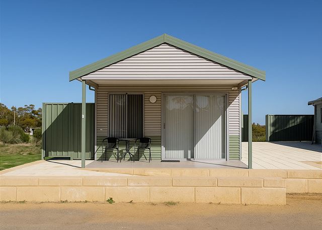 Coorow Caravan Park - Self Contained Chalet with disability access