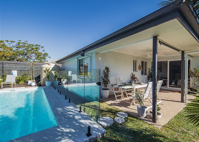 Nora Poolhouse Oasis, North Lakes