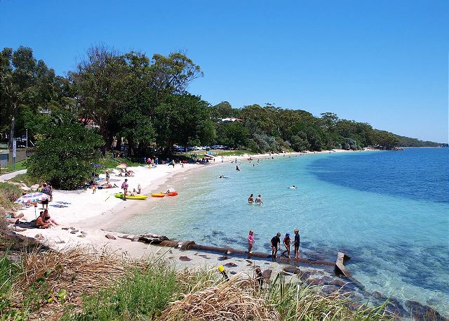 Dutchie's Sand & Sea Beach House - easy walk to the beach