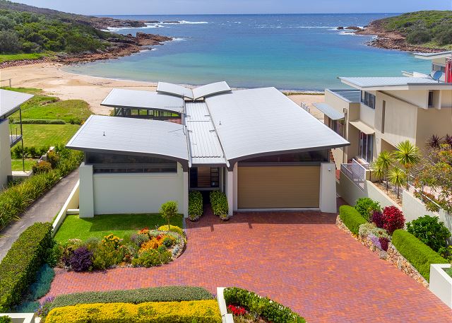 Sails on the Beachfront -  Exclusive Seaside Home