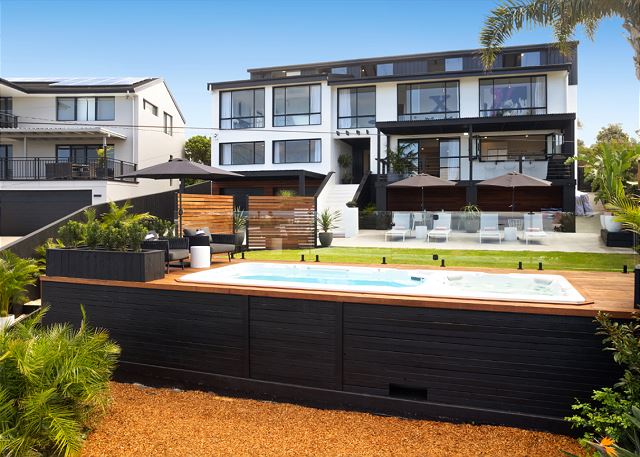Kingsley Shore's - Pool and Heated Spa with Ocean Views