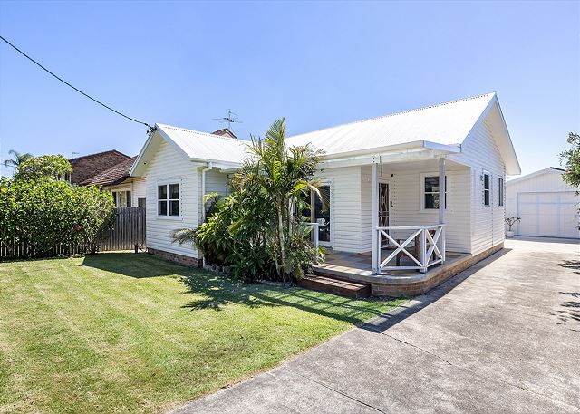 Shoal Bay Beach House & Garden Suite - 200m to iconic beach