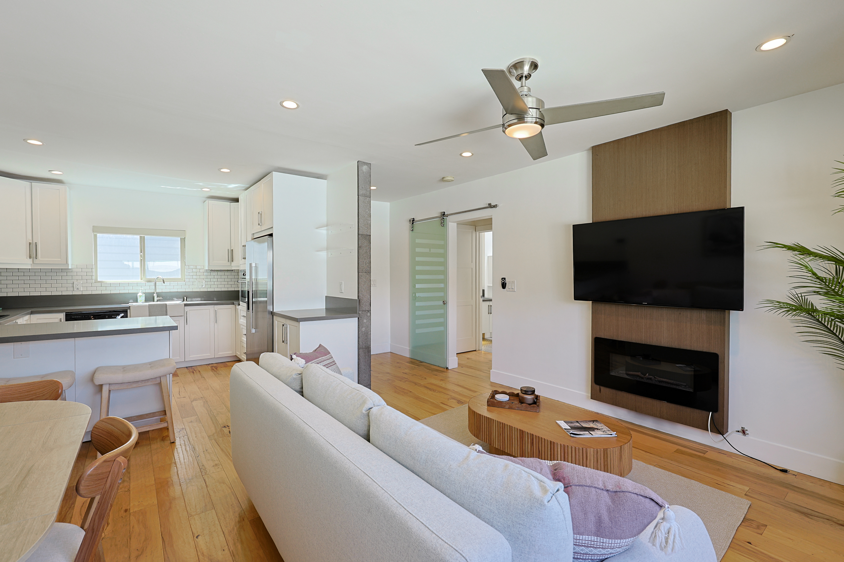 455 Orange Ave Unit C | Photo 4