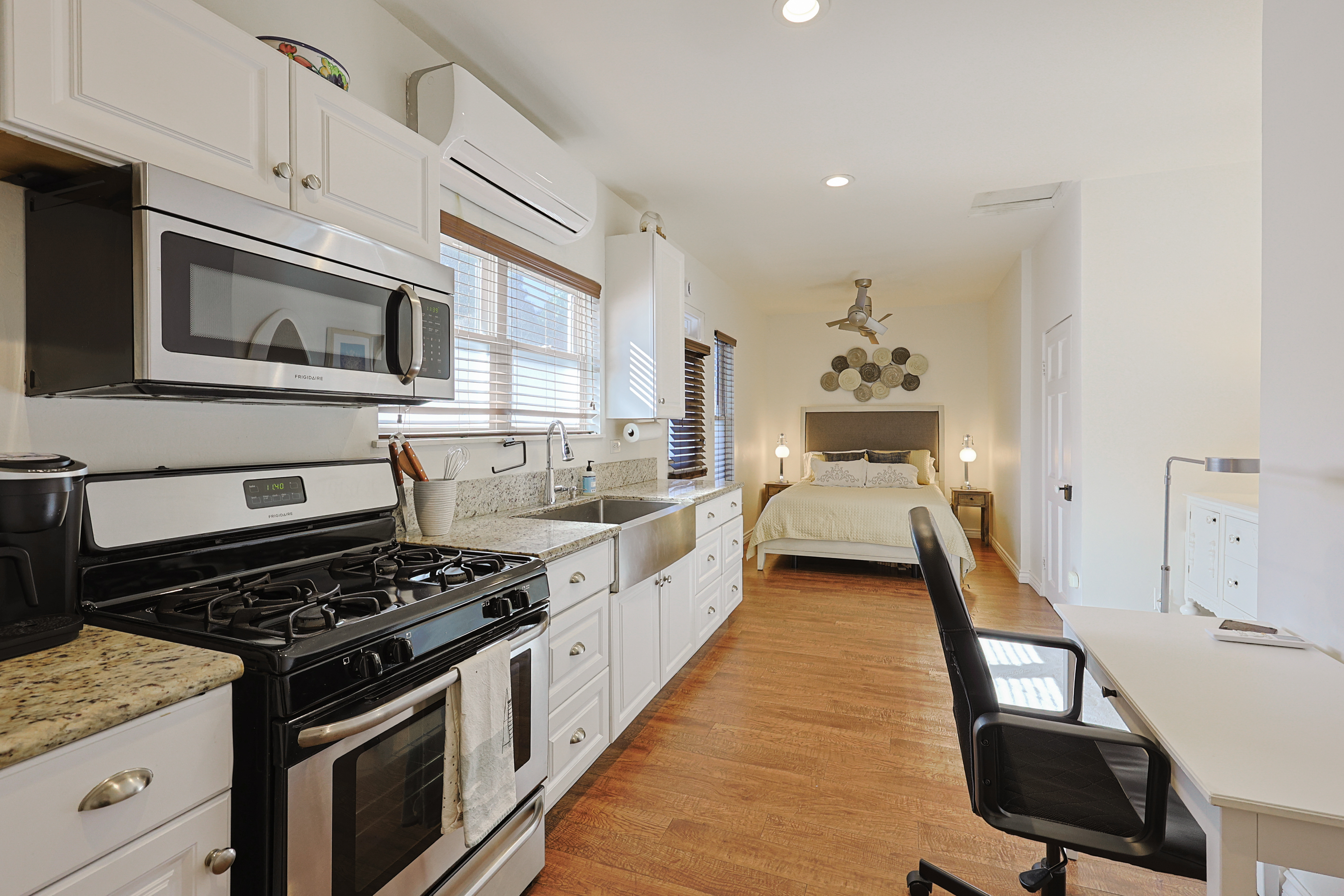 205 1/2 C Ave | Photo 5