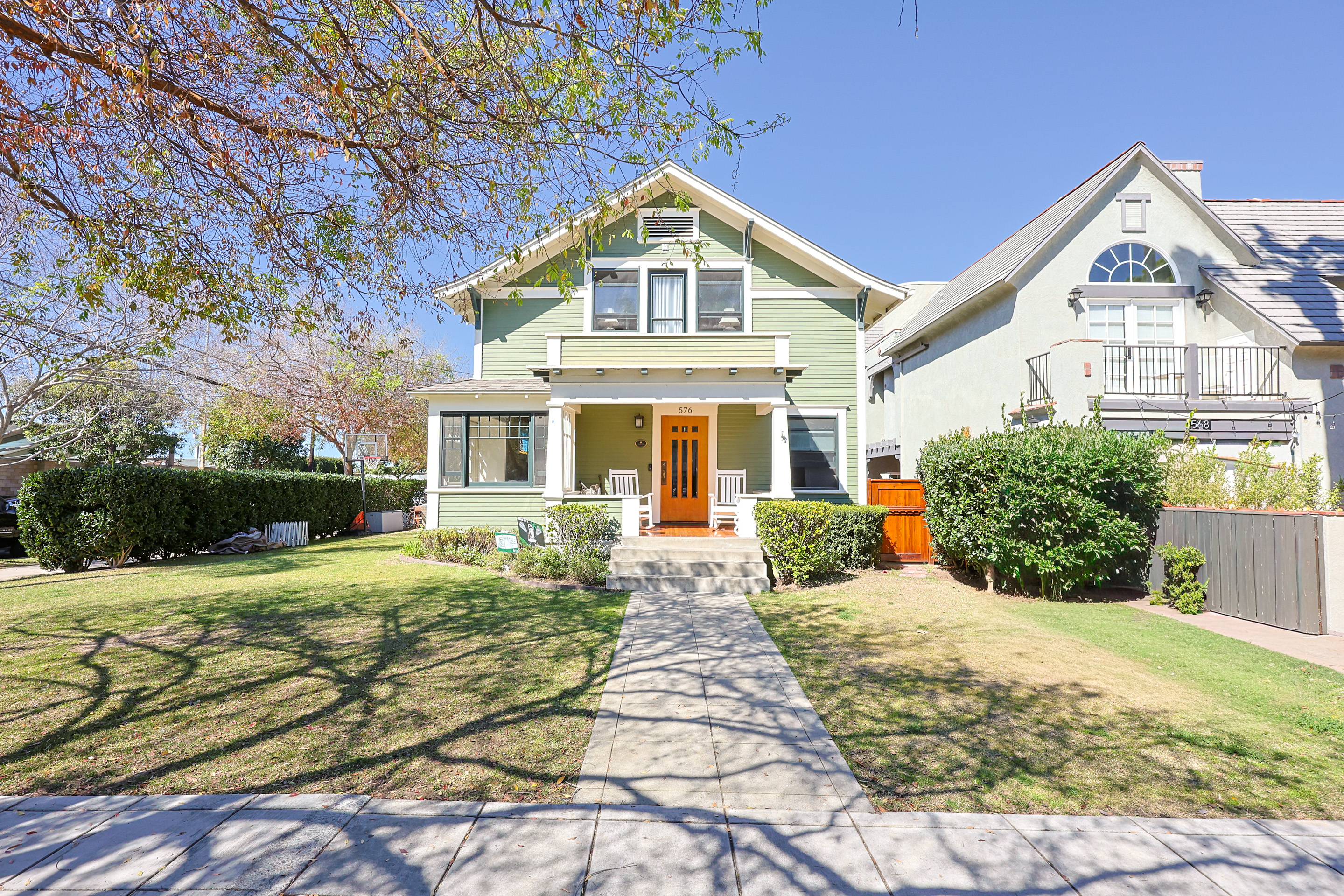 576EAve