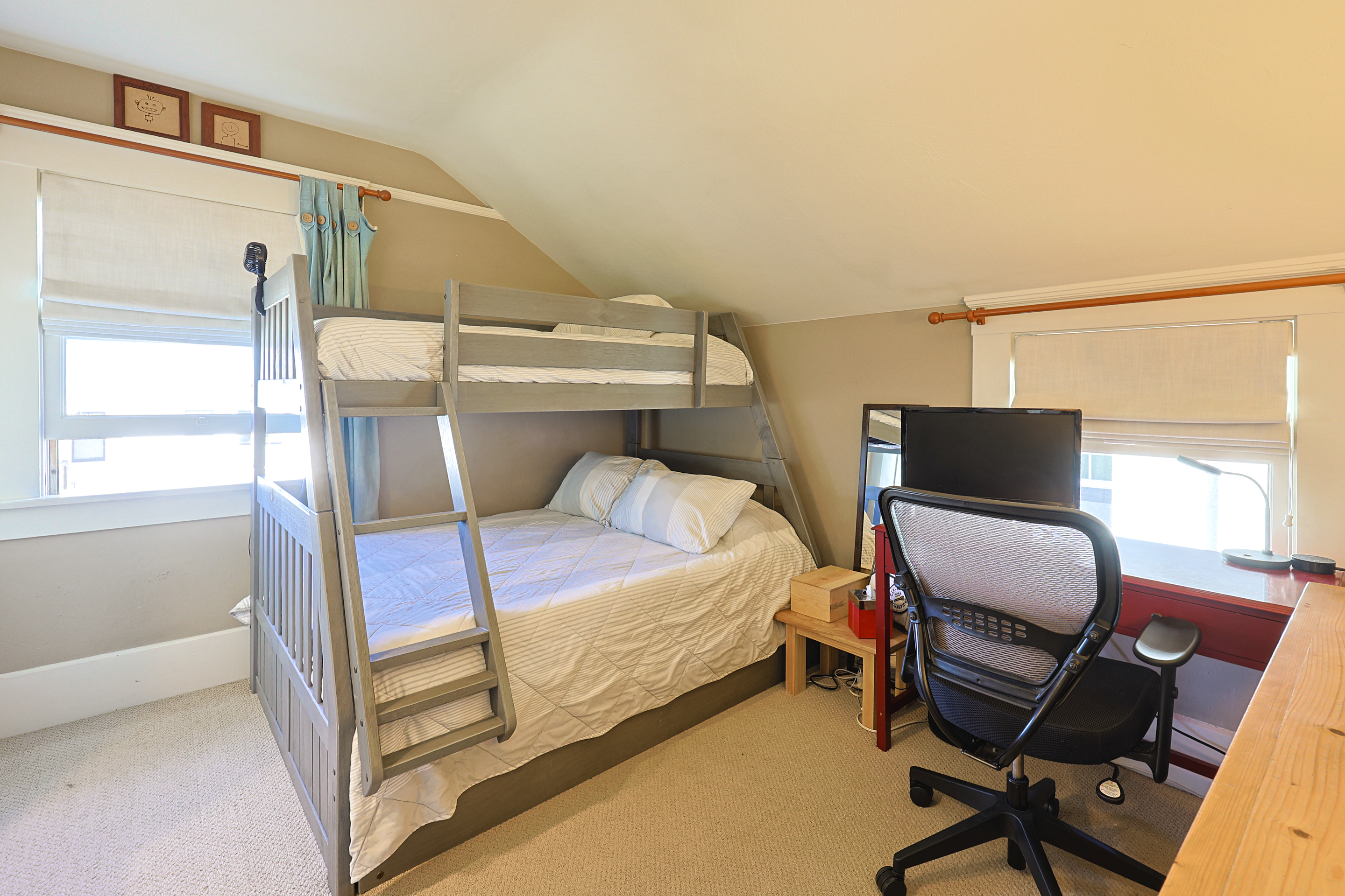 Upstairs full/twin bunk