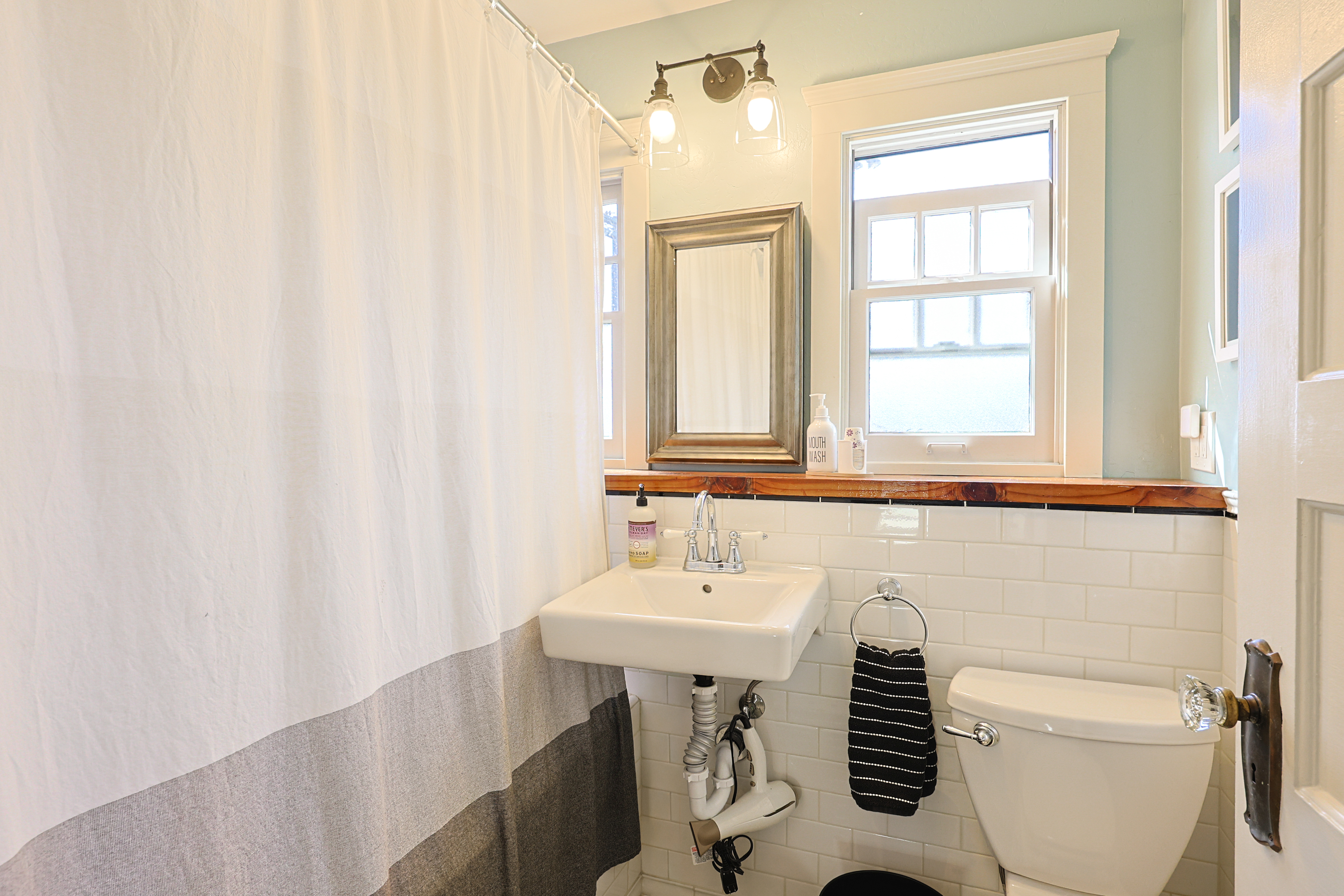 Upstairs full bathroom with tub/shower combo