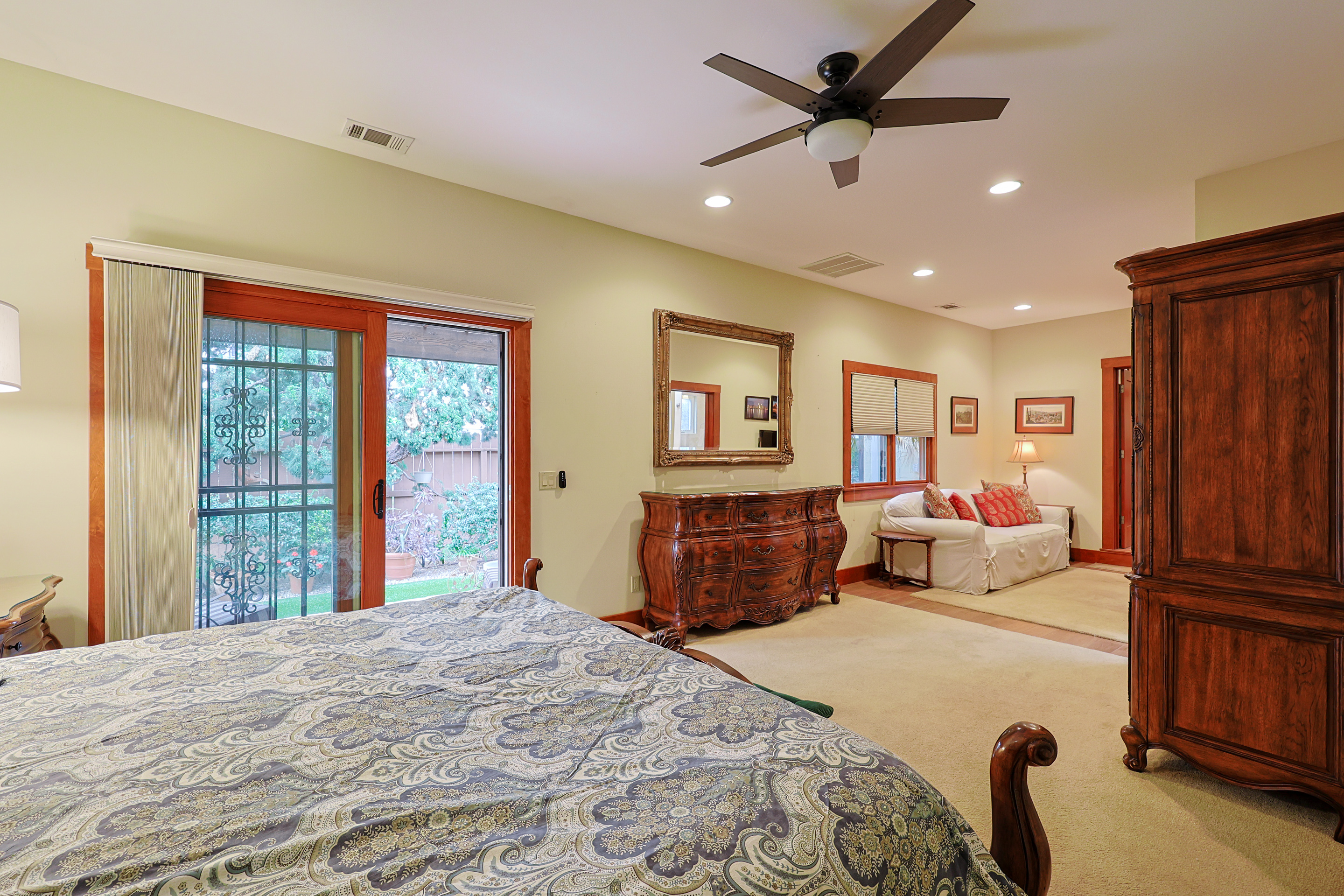 1027EncinoRow | Photo 25