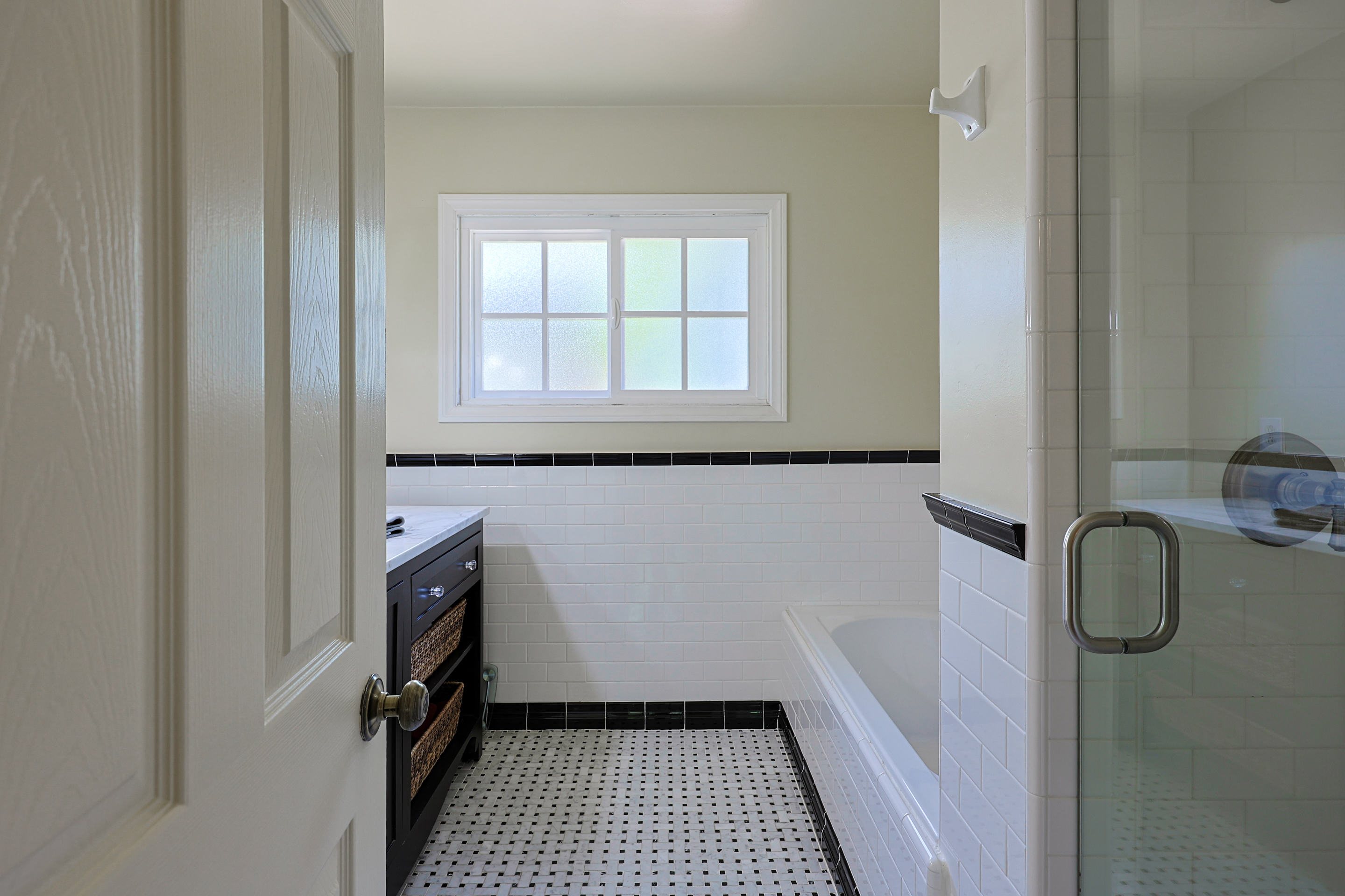 Hall full bath
