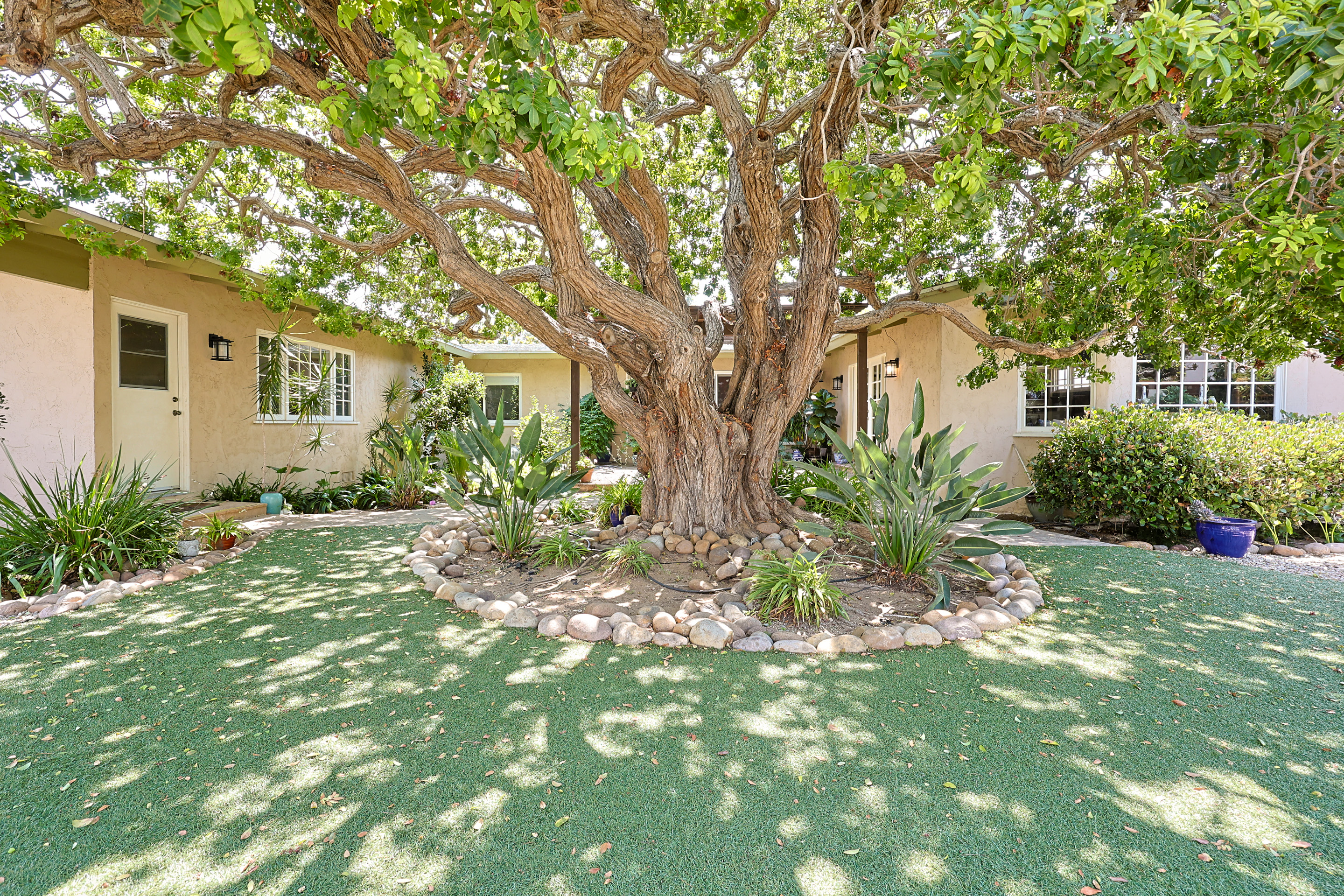 610CountryClub | Photo 11
