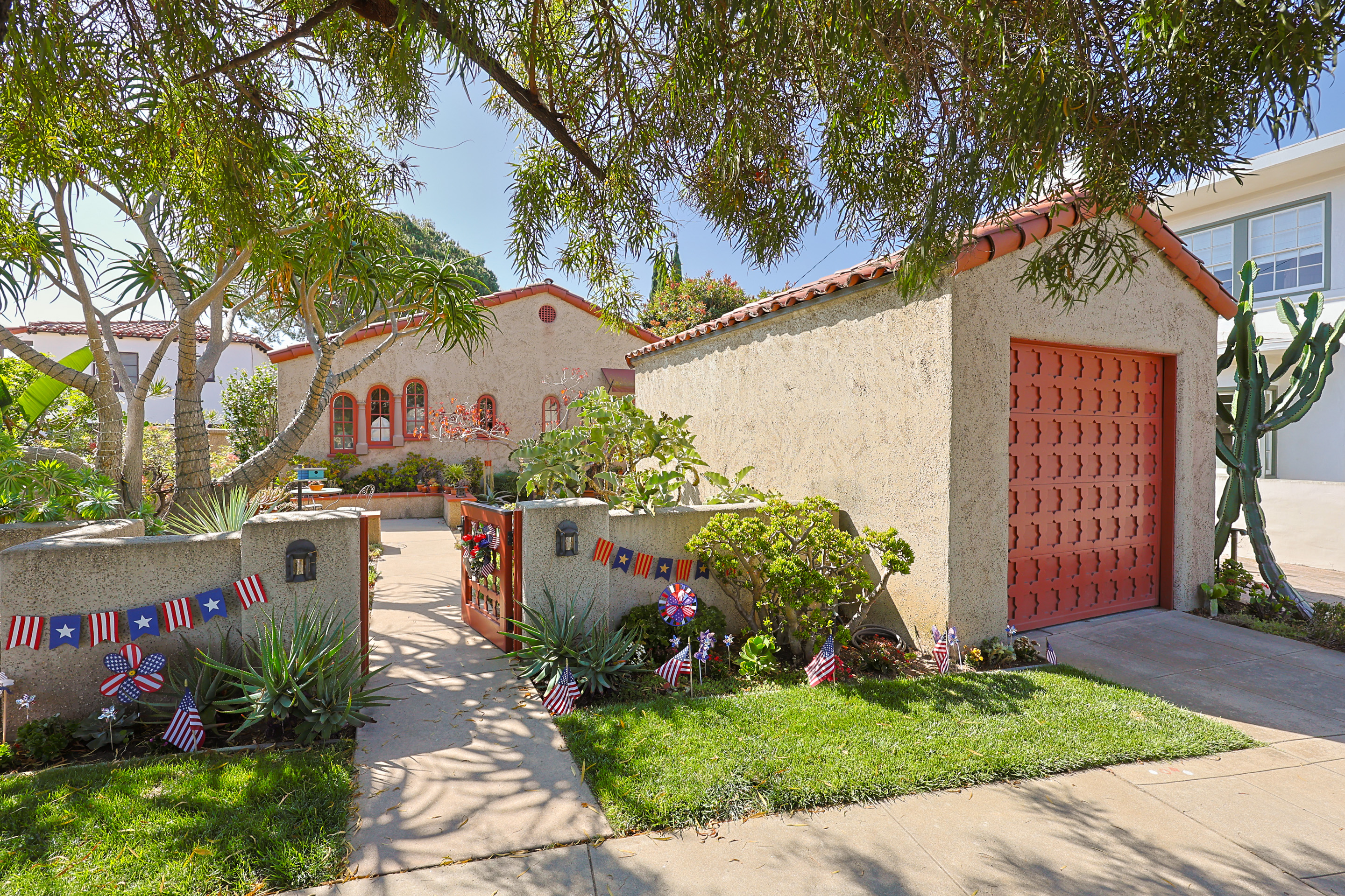 1027 Adella Ave | Photo 2