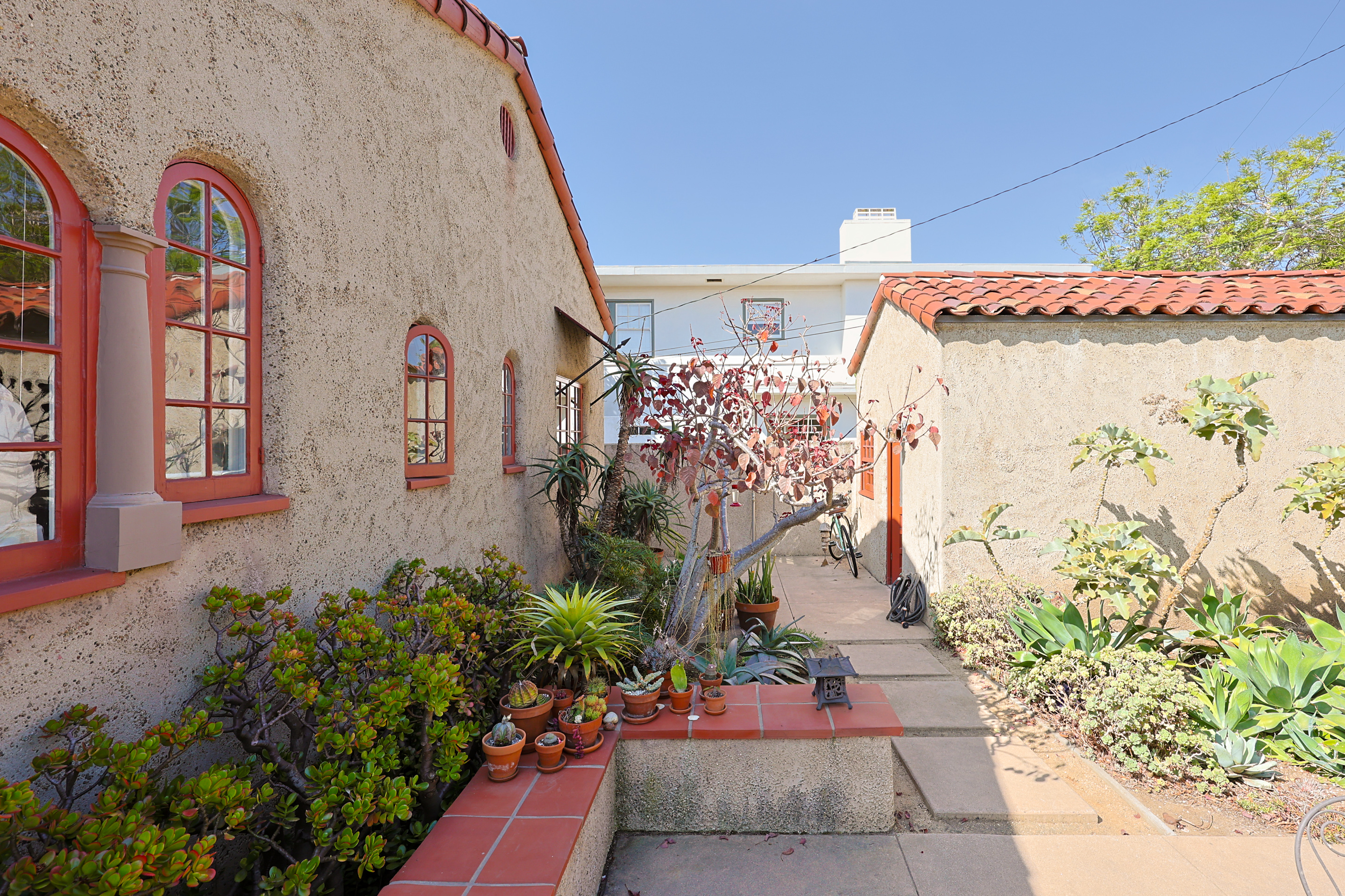 1027 Adella Ave | Photo 6