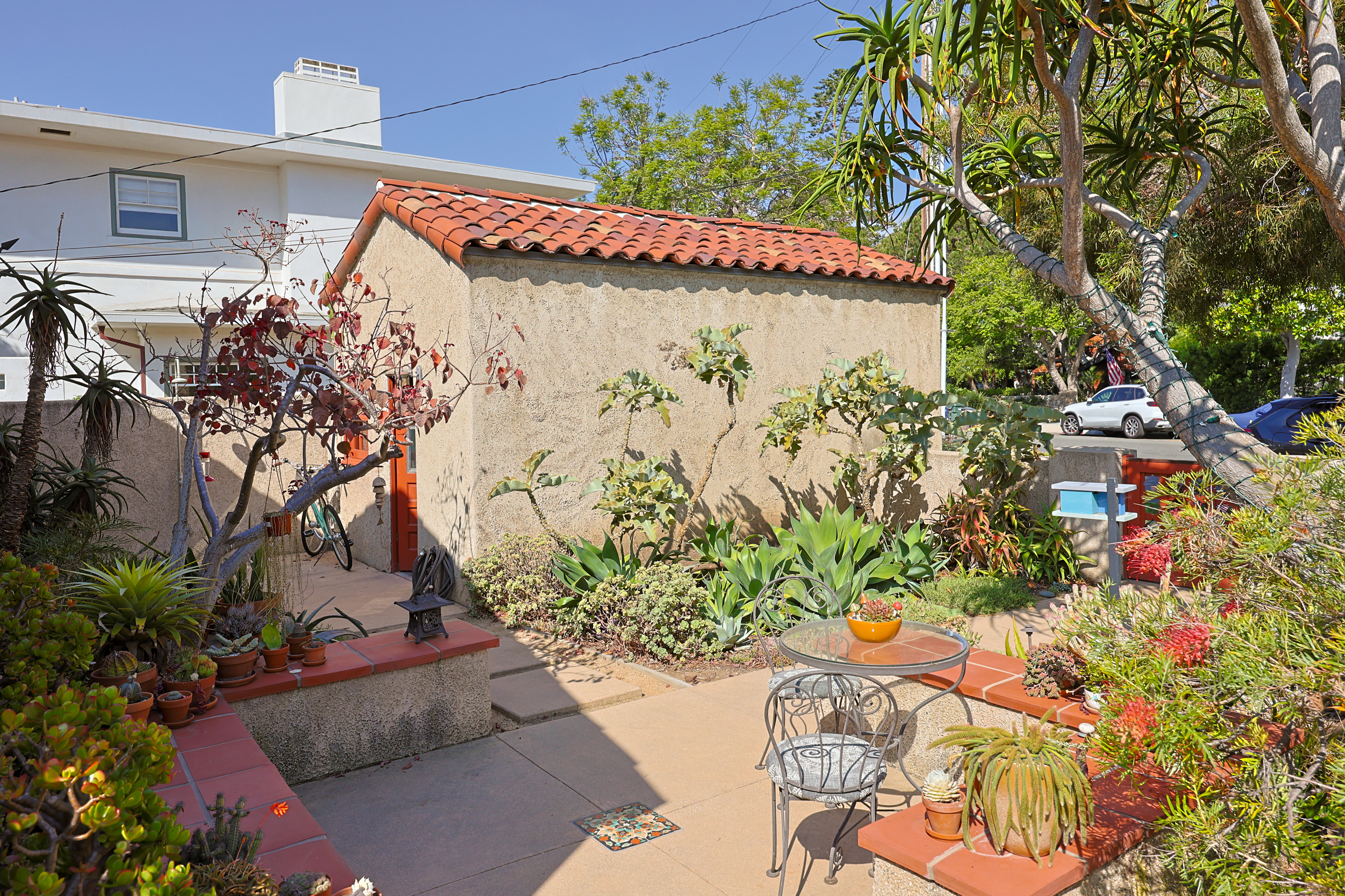 1027 Adella Ave | Photo 5