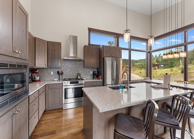 Summit Retreat at 15 W Benjamin Lane 10