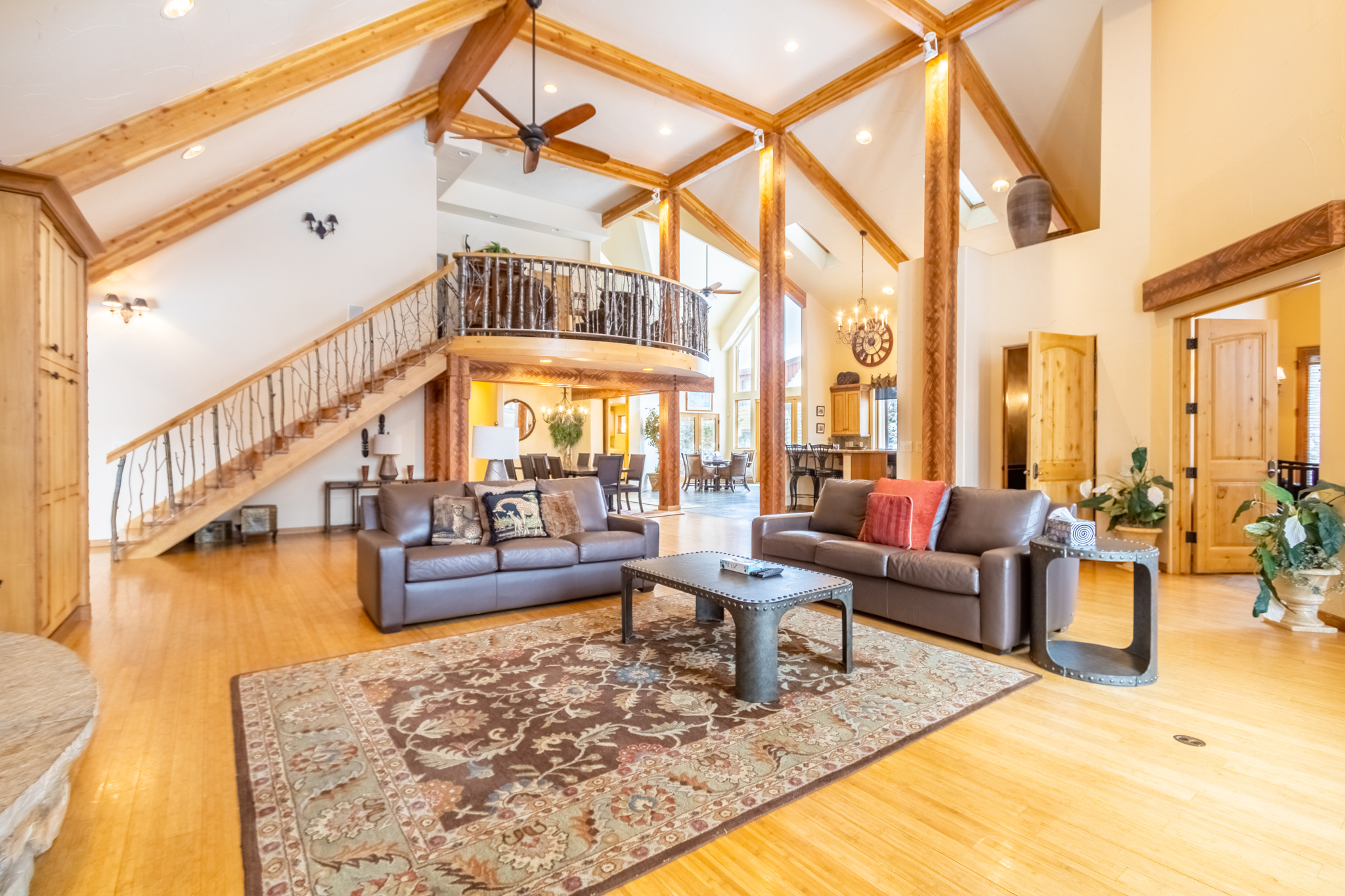 213 County Road 1041 : 3, 600