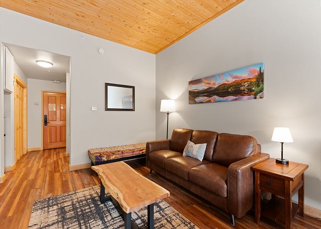 Gateway #5003 | Photo 2