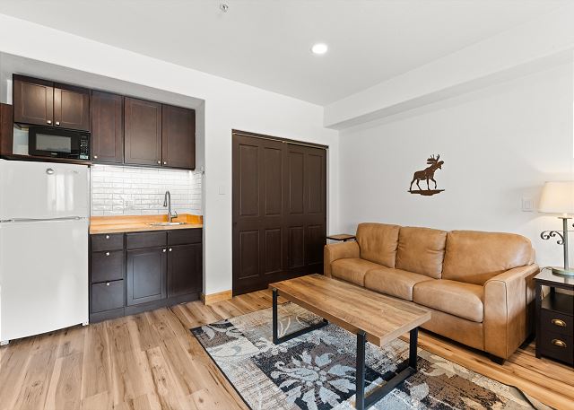 Gateway #5037 | Photo 3