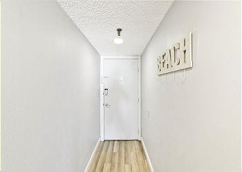 Beach Place 108 Entry