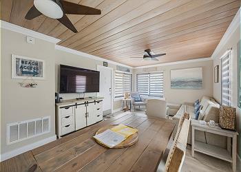Dining Area & TV