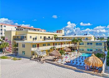 Tiki Hut & Lounge Area
