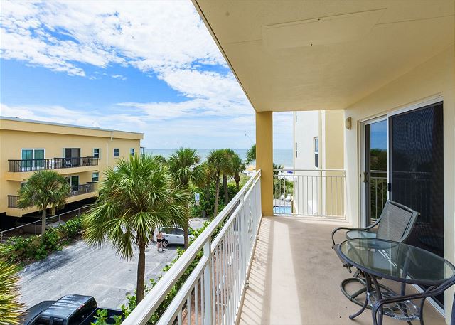 #208 Madeira Norte Condo