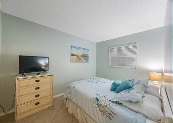 Guest Bedroom 2-1