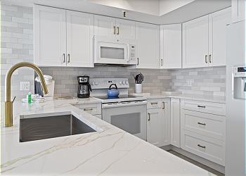 Beach Place 412 Kitchen