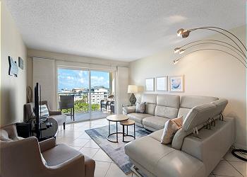Madeira Norte 516 Living Room