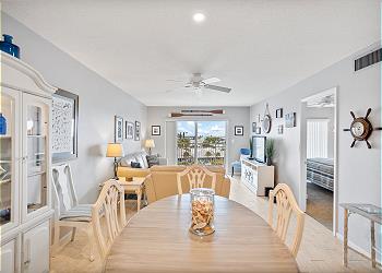 Madeira Norte 402 Dining/Living Room