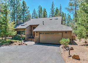 Spacious home, Near Fort Rock, A/C, 12 Sharc, H/T