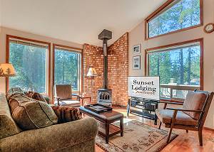 Family & Fido Approved Spacious Sunriver Home with Deck, Bikes & SHARC Access