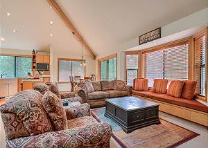 Spacious 3 Suite Retreat, Hot Tub, Bikes, SHARC