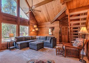 Perfect Ski Cabin Walking Distance to Village Mall
