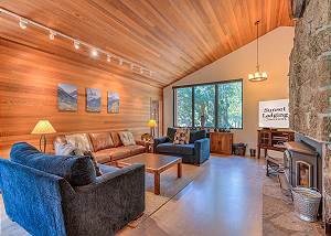 Spacious Sunriver Home on Golf Course with Hot Tub, SHARC Passes & Game Room