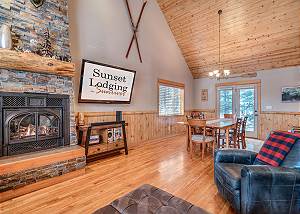 Sunriver Vacation Home, Hot Tub, Bikes, SHARC, Dog Friendly